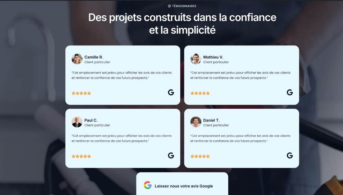 Section témoignages d’un site internet de plombier affichant plusieurs avis clients avec notes cinq étoiles et avis Google.